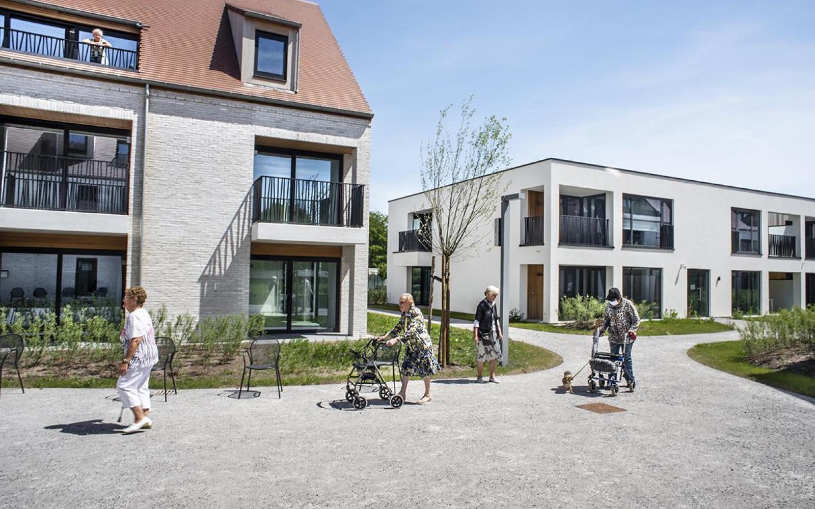 “Ik wil nog niet verhuizen”: hoe kinderen hun ouders helpen bij de moeilijkste, maar vaak beste woonbeslissing